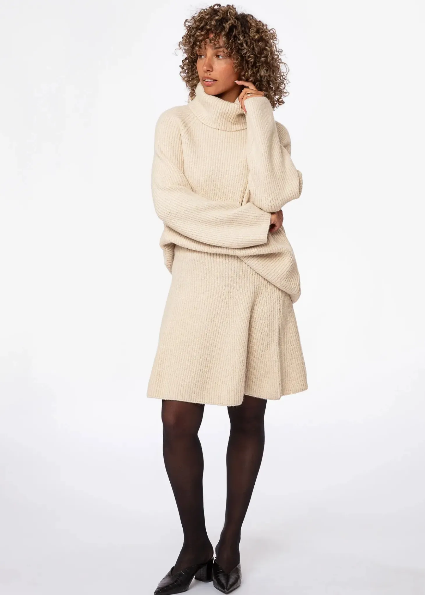Beige patentstickad tröja