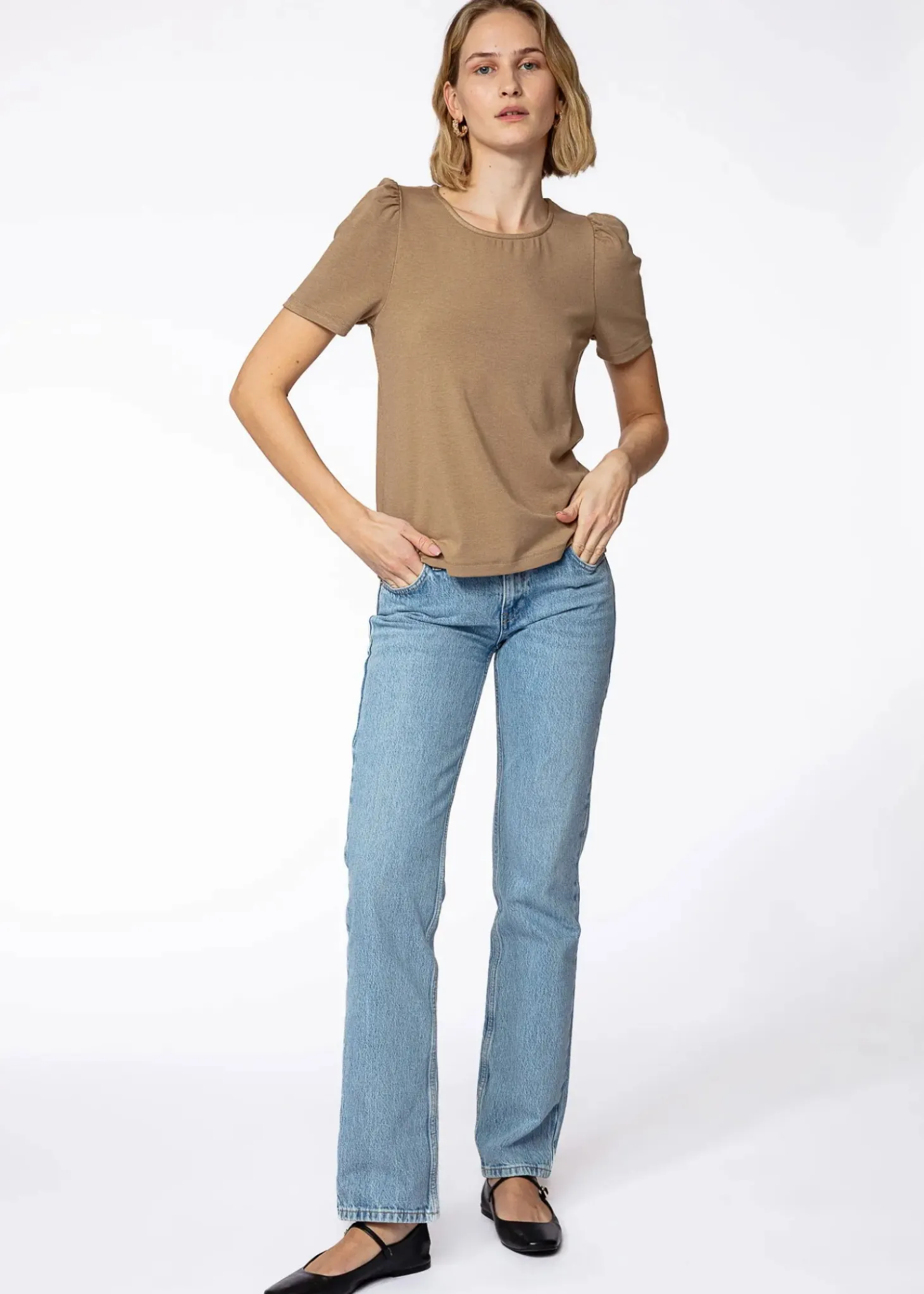 Beige t-shirt med puffärm
