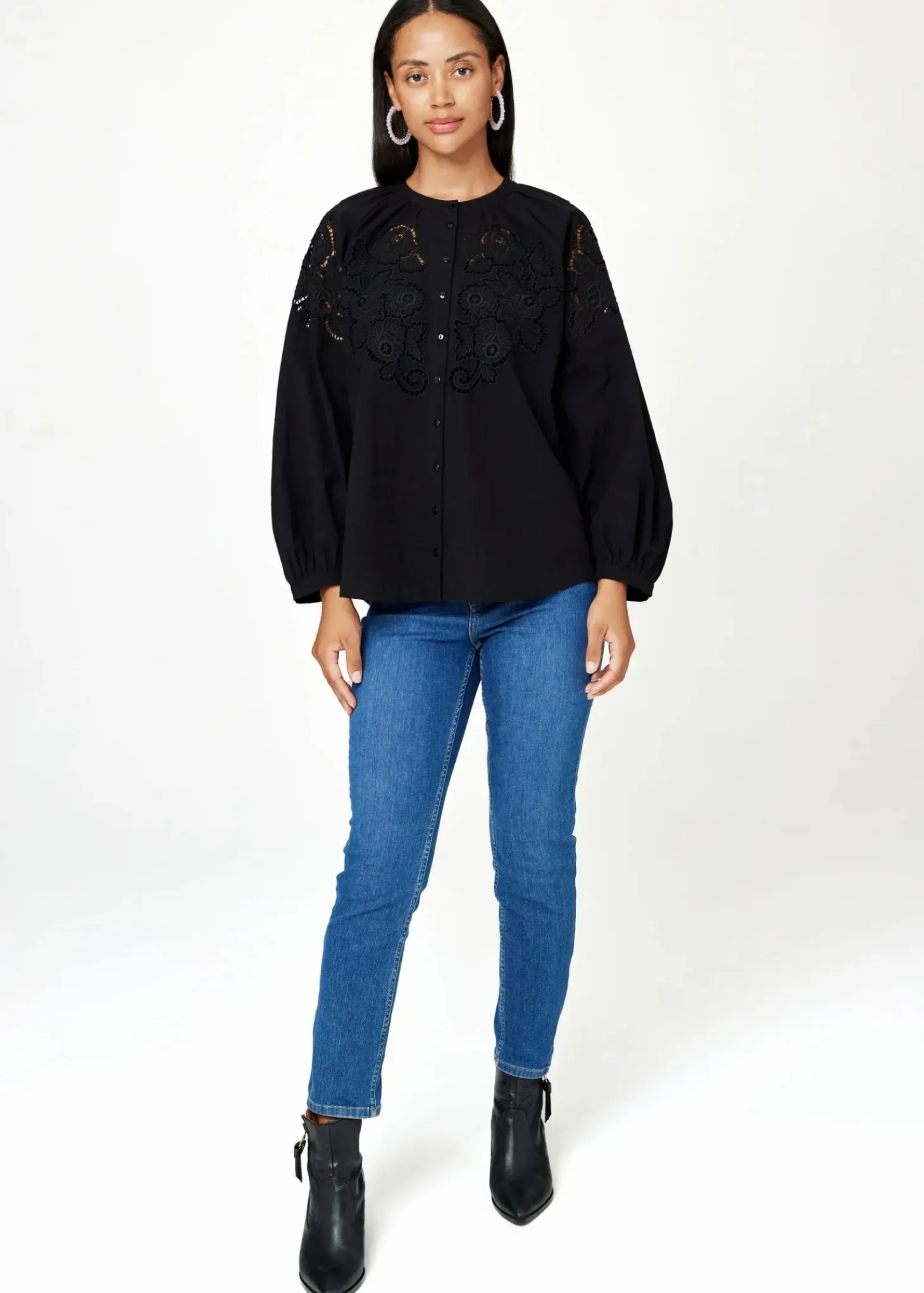 Broderad blus