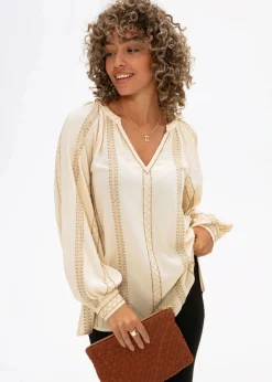 Broderad blus med puffärm