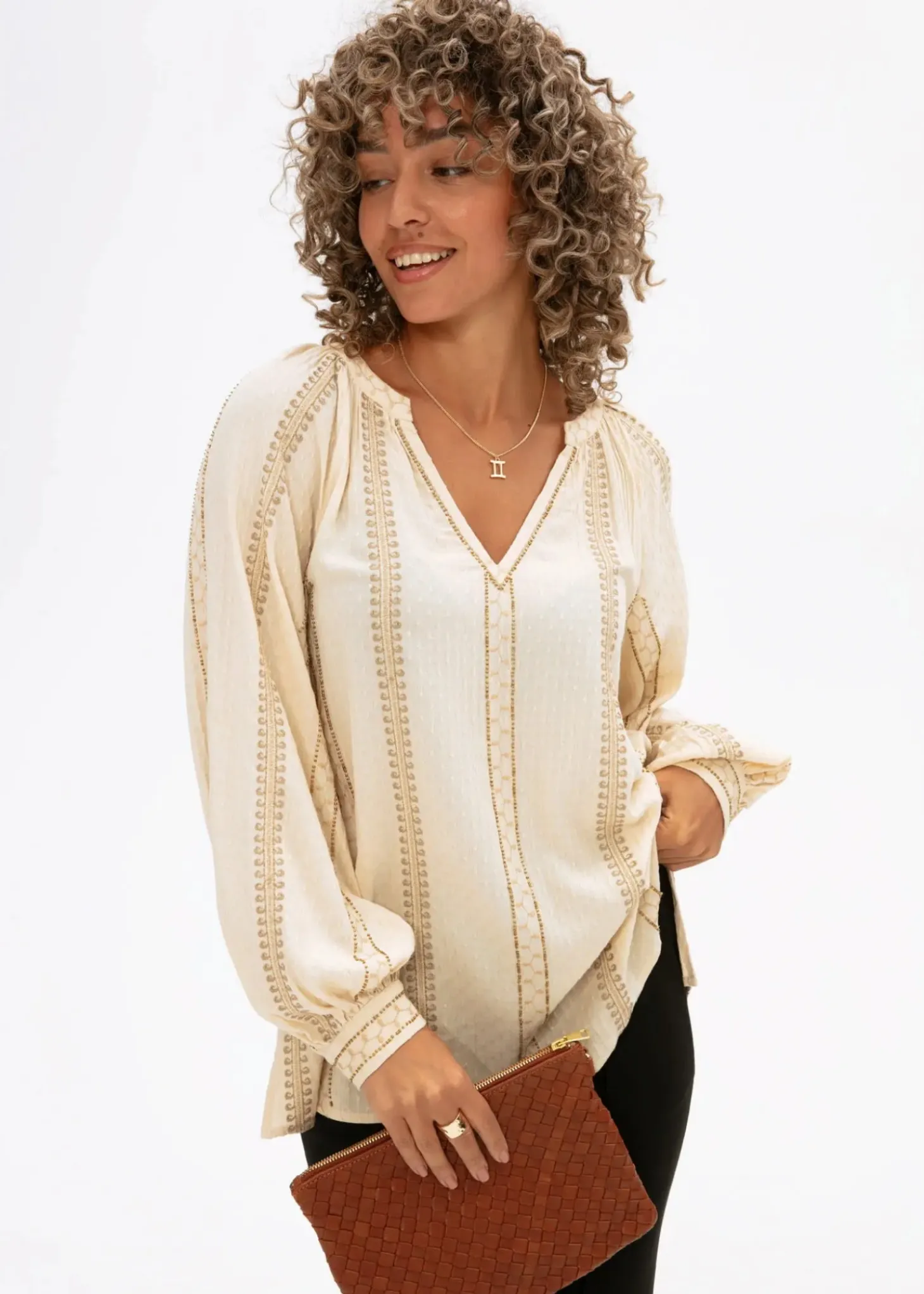 Broderad blus med puffärm