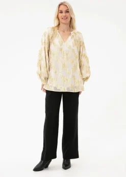 Broderad blus med puffärmar