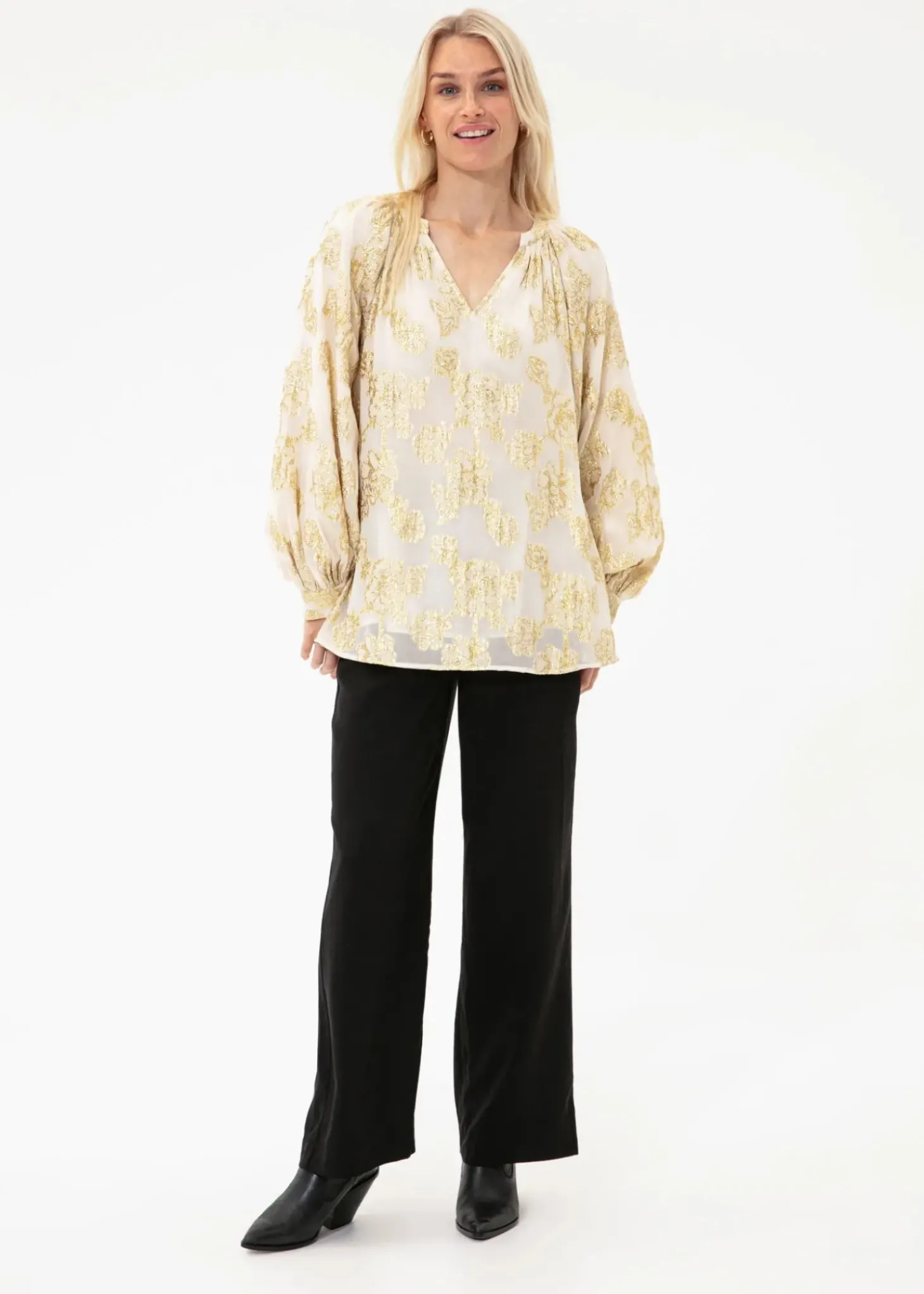 Broderad blus med puffärmar