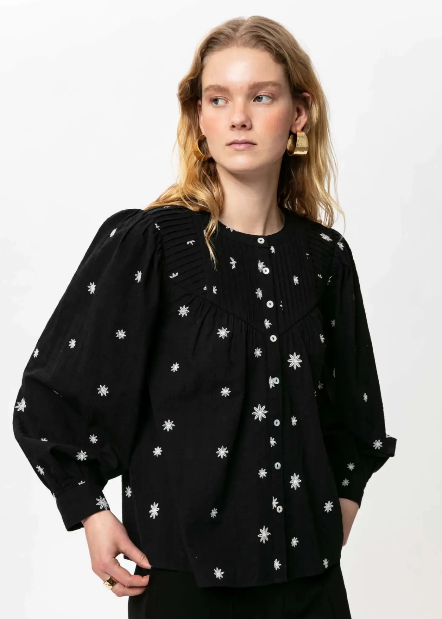 Broderad bomullsblus
