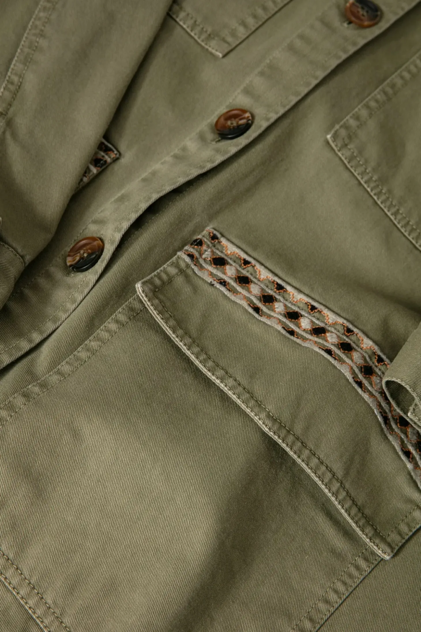 Broderad bomullsjacka