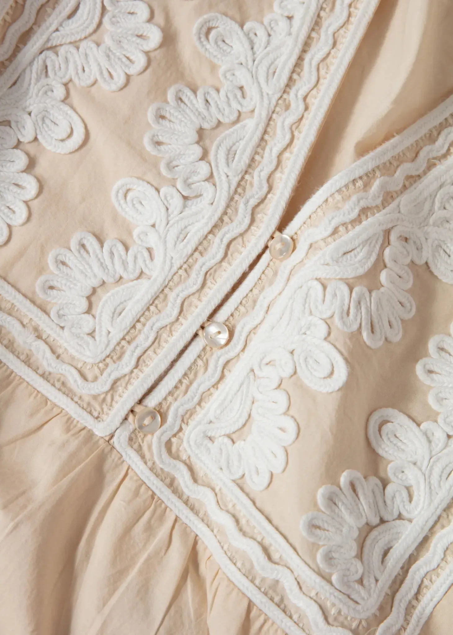 Broderad poplinblus i bomull