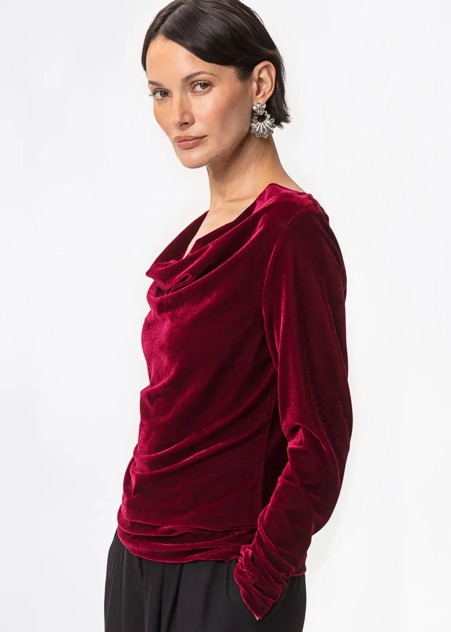 Draperad röd velourtopp