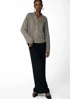Enfärgad cardigan med krage