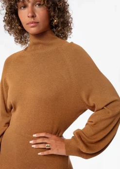 Finstickad lång klänning