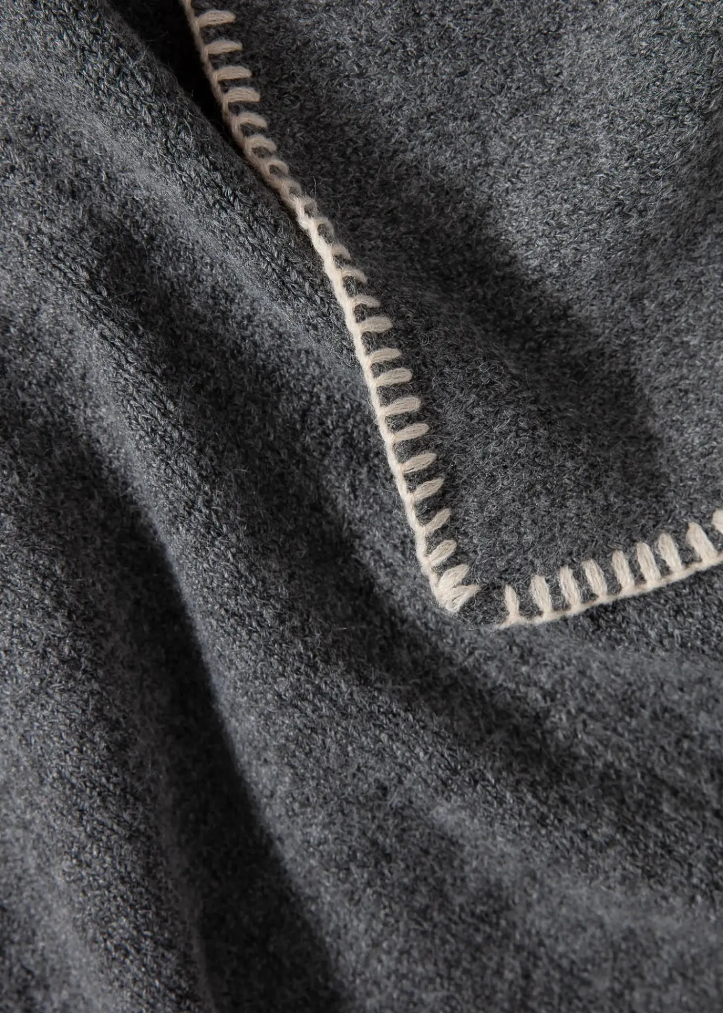 Grå poncho