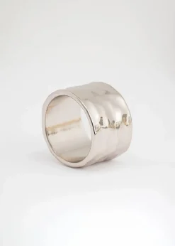 Hamrad silverfärgad ring