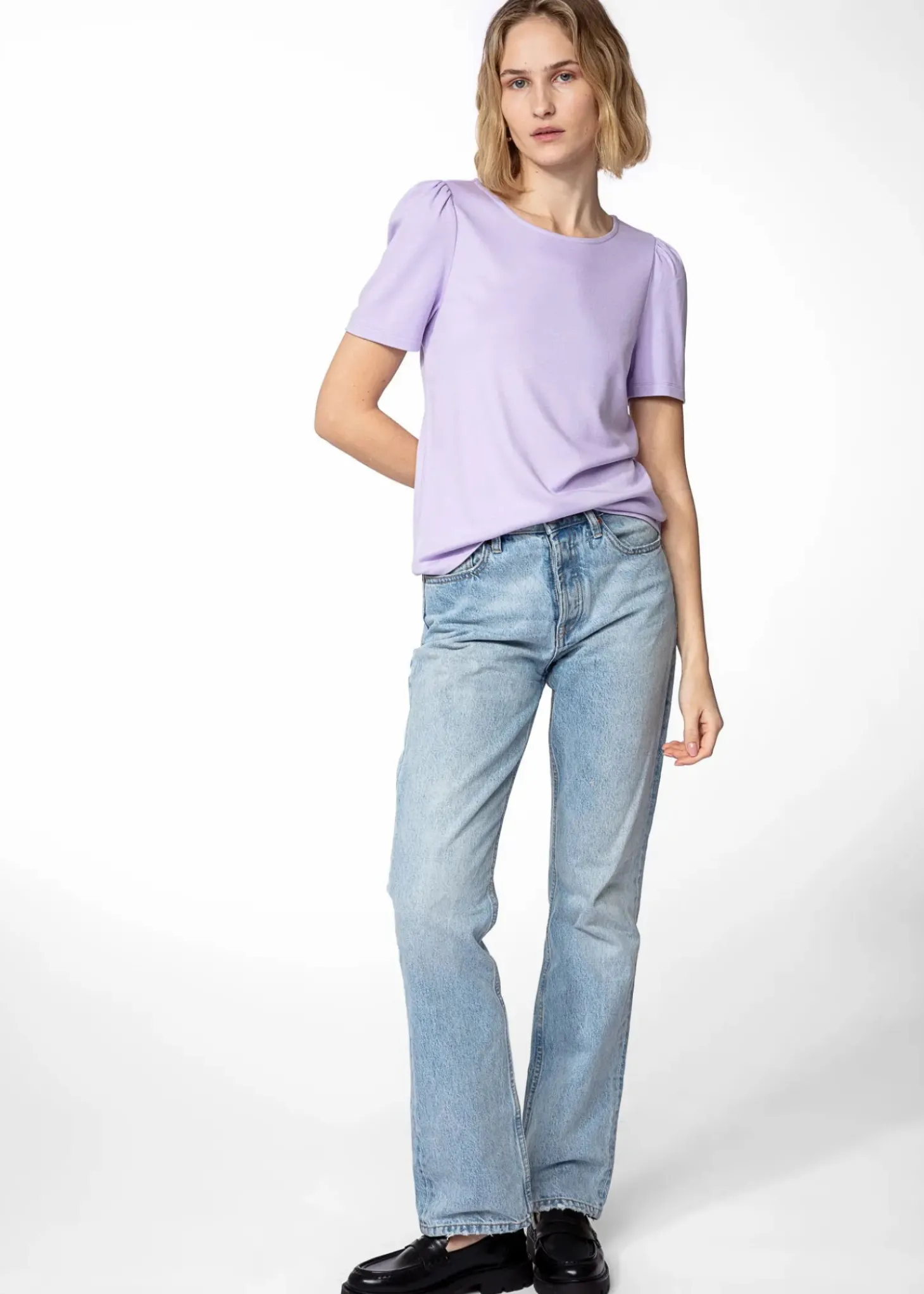 Lila t-shirt med puffärm