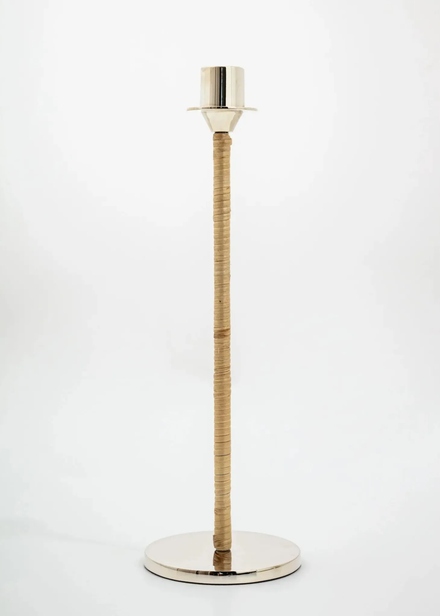 Ljusstake med rottingdetalj