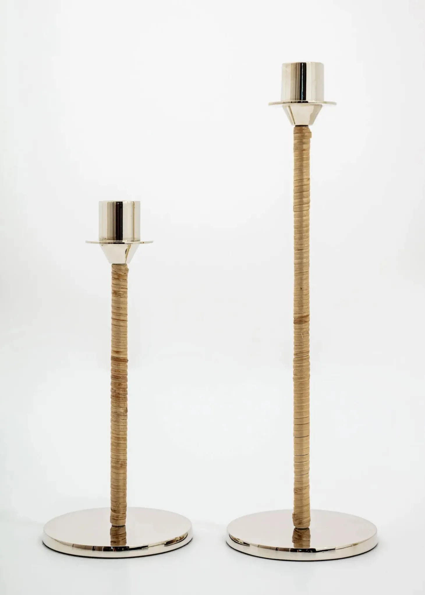 Ljusstake med rottingdetalj