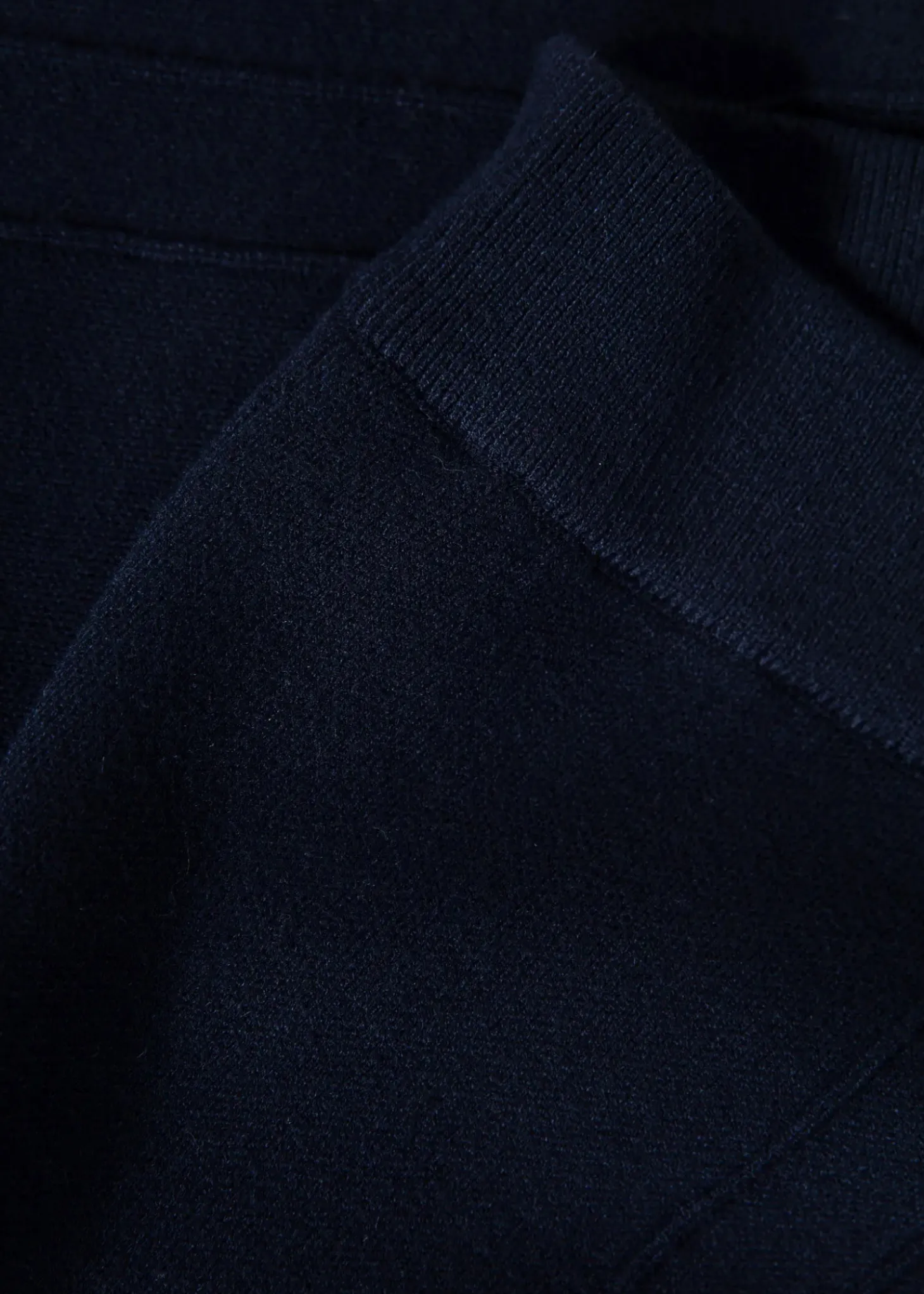Mörkblåa finstickade byxor