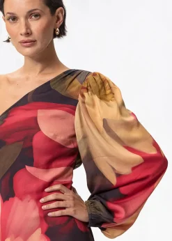 One shoulder satinklänning