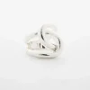 Silverfärgad ring
