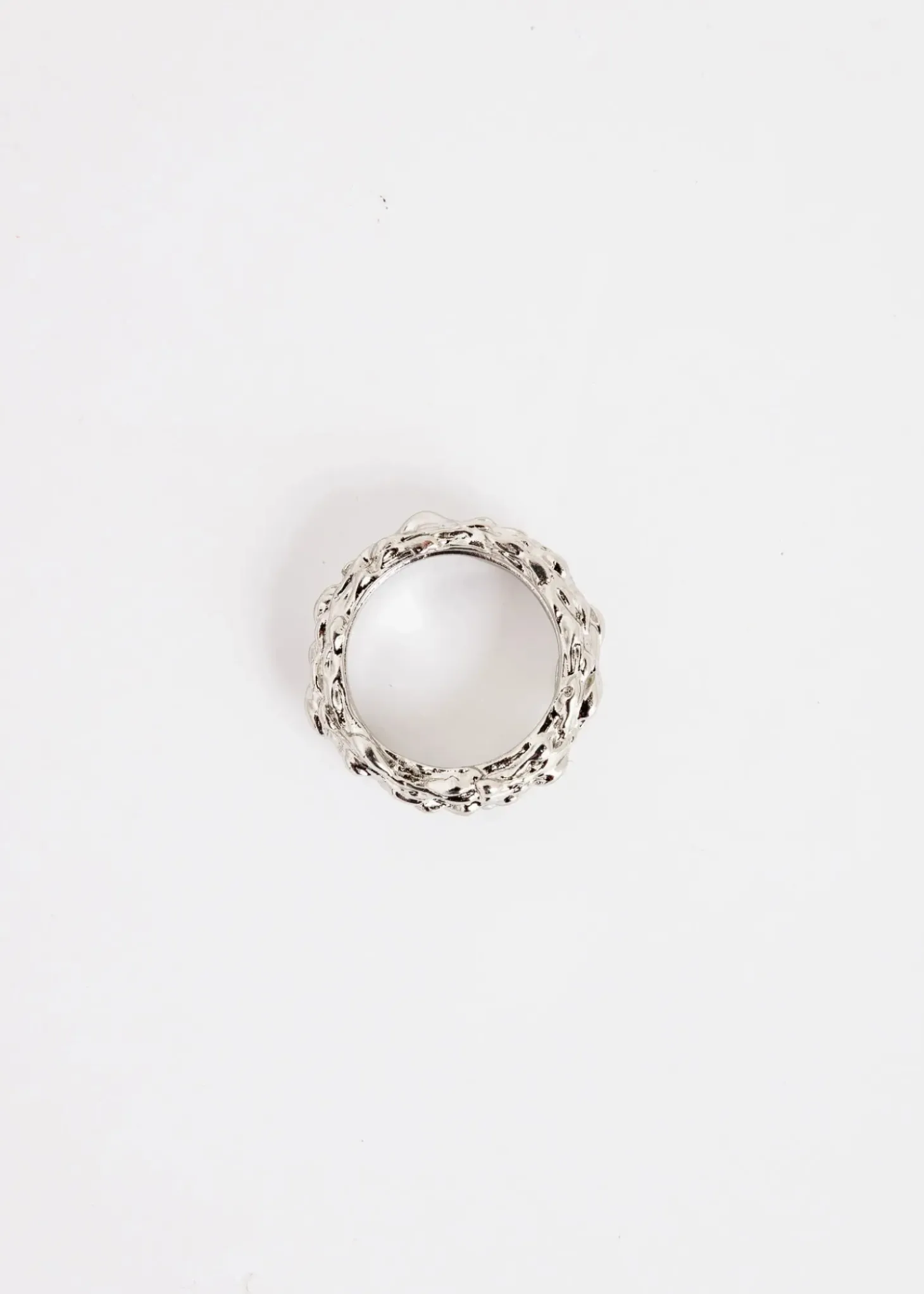 Silverfärgad ring