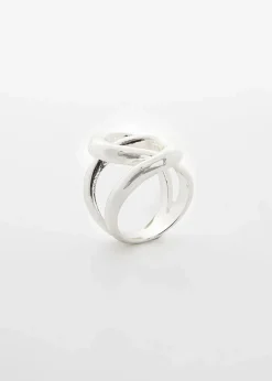 Silverfärgad ring