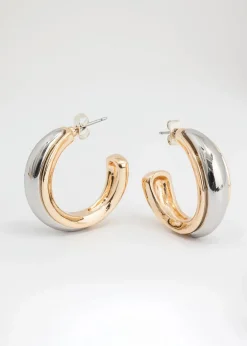 Silverfärgade hoops med gulddetalj