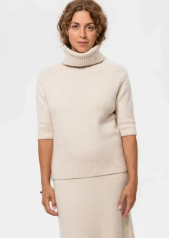 Stickad beige polotröja