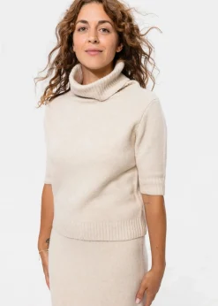 Stickad beige polotröja