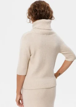 Stickad beige polotröja