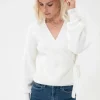Stickad tröja med omlott