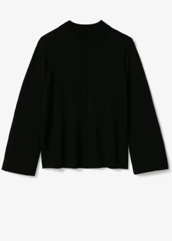 Stickad tröja med vid ärm