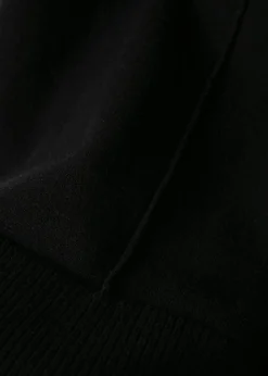 Stickad tröja med vid ärm