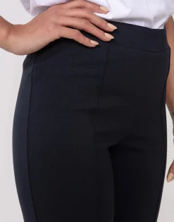 Stretchig byxa med raka ben