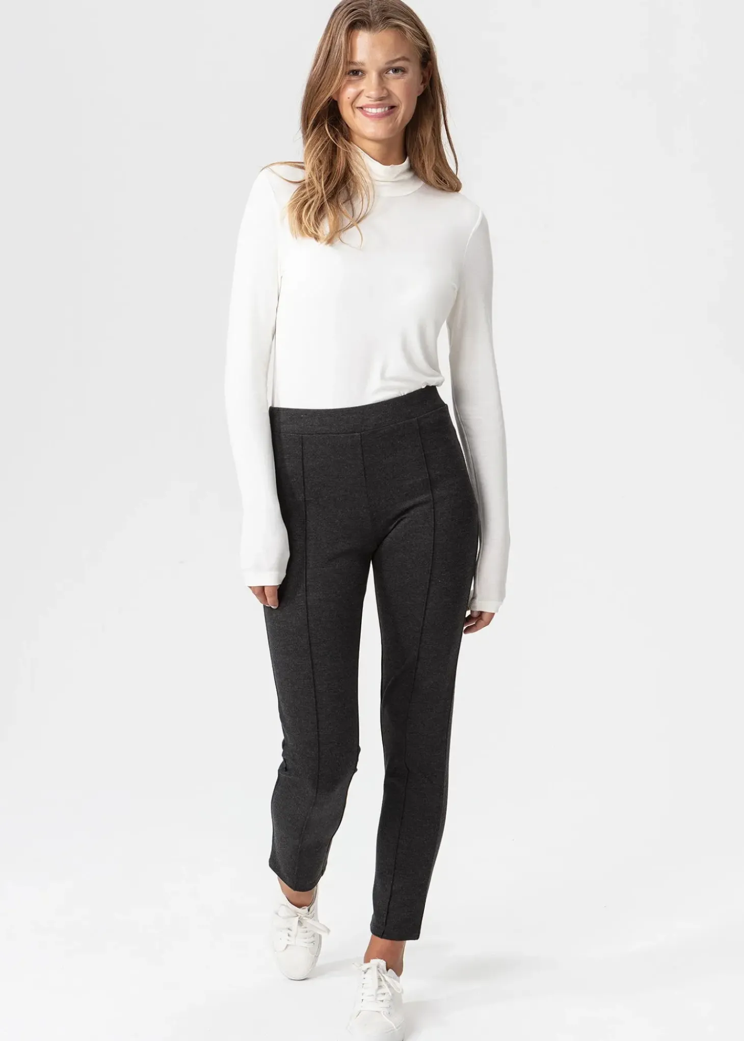 Stretchig byxa med raka ben