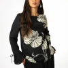 Svart blommig blus med volang
