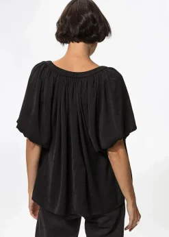 Svart blus med puffärm