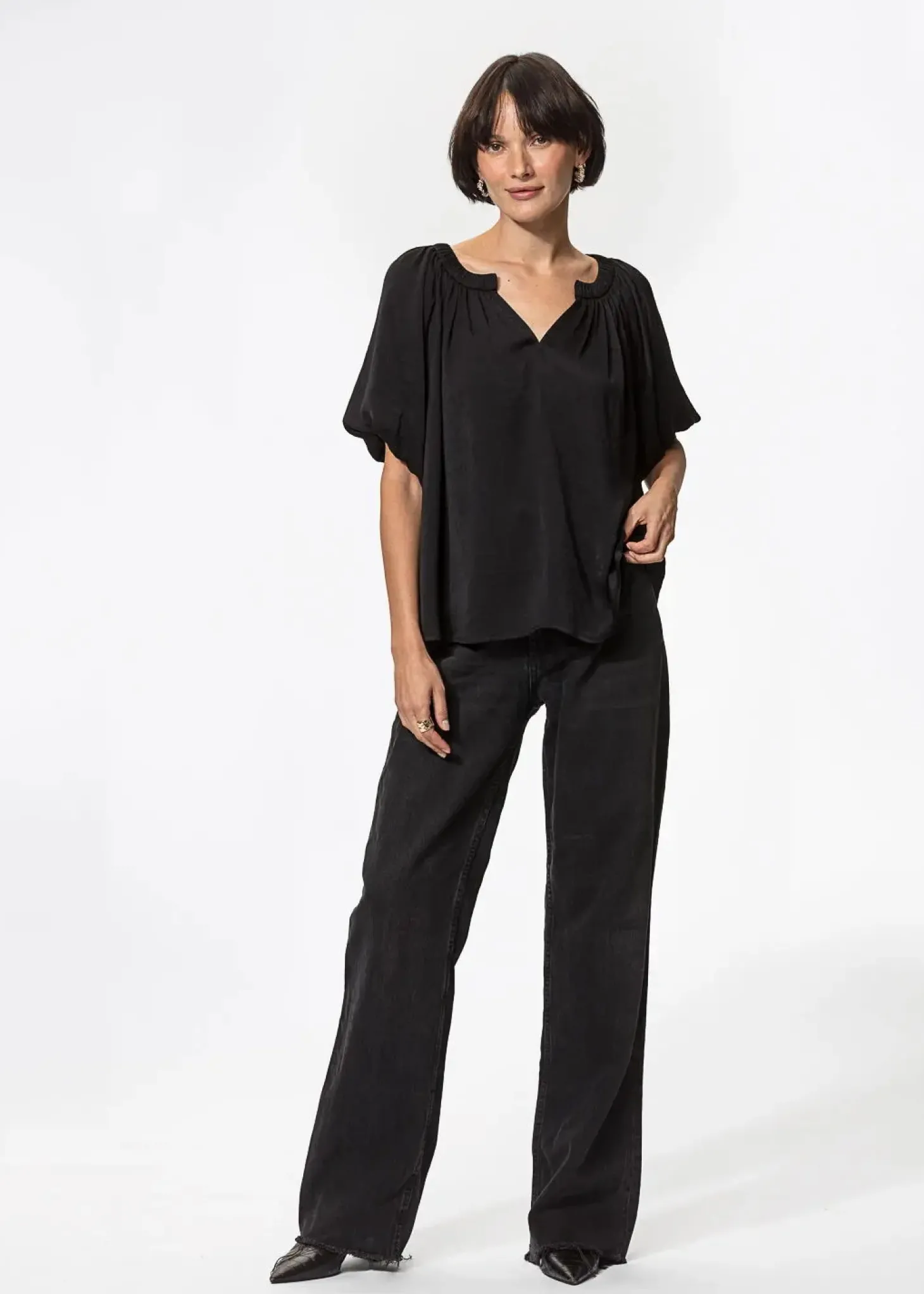 Svart blus med puffärm