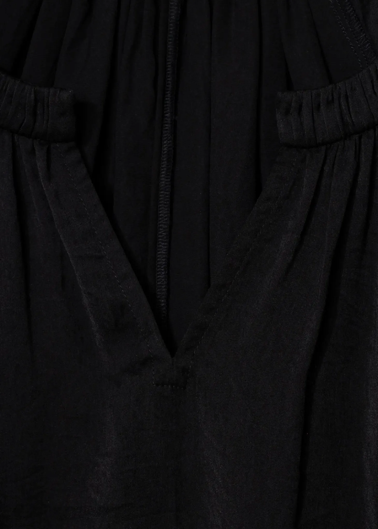 Svart blus med puffärm