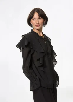 Svart blus med volang