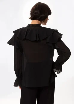 Svart blus med volang