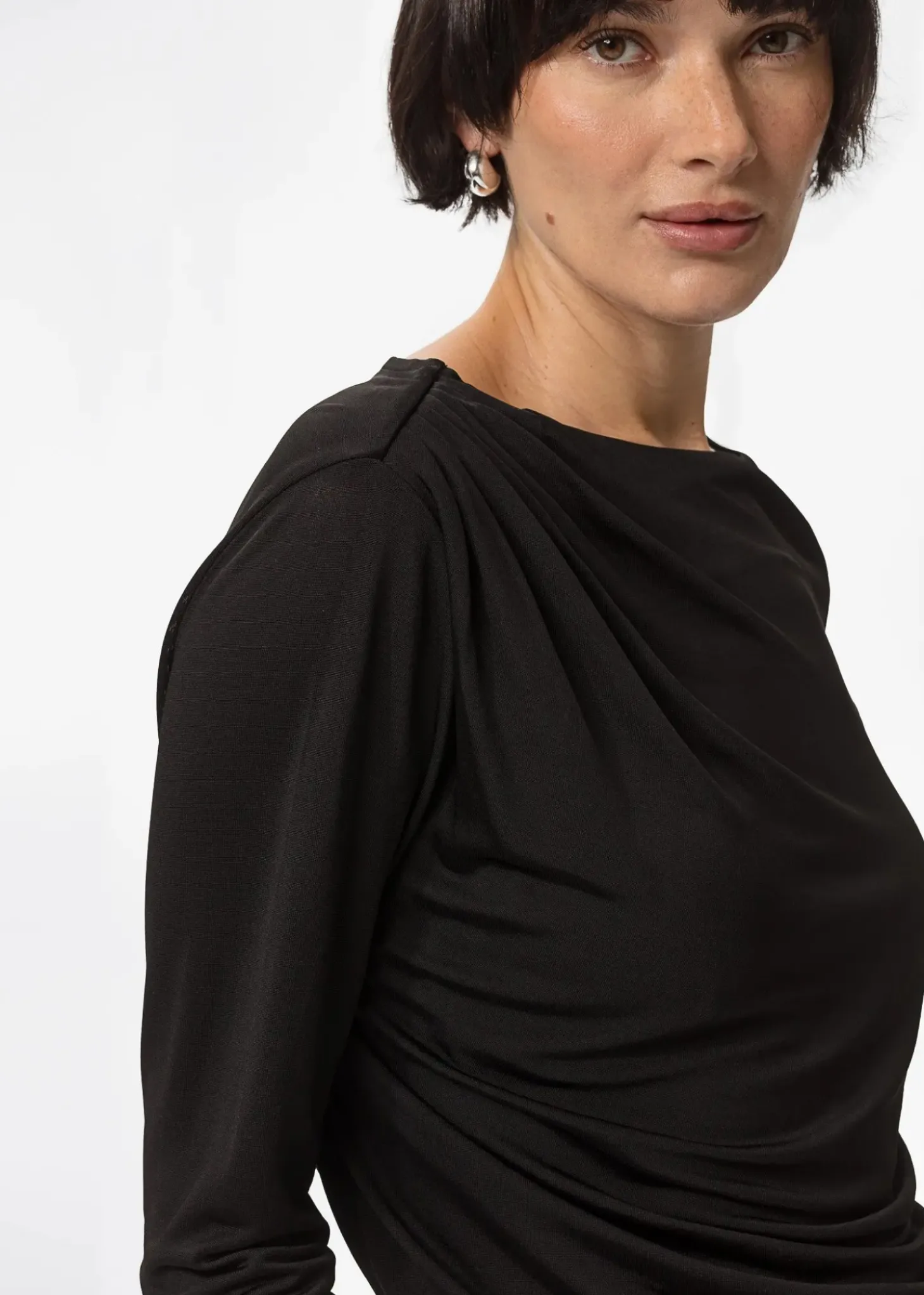 Svart draperad tröja