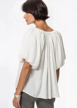 Vit blus med puffärm